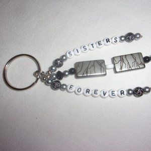 SISTERS FOREVERY KEY CHAIN